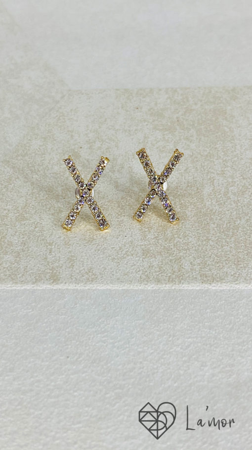 aretes en forma de X dorado