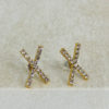 aretes en forma de X dorado