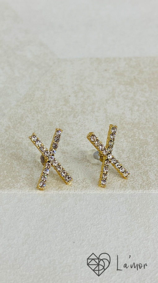 aretes en forma de X dorado