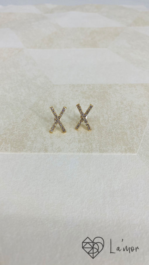 aretes en forma de X dorado