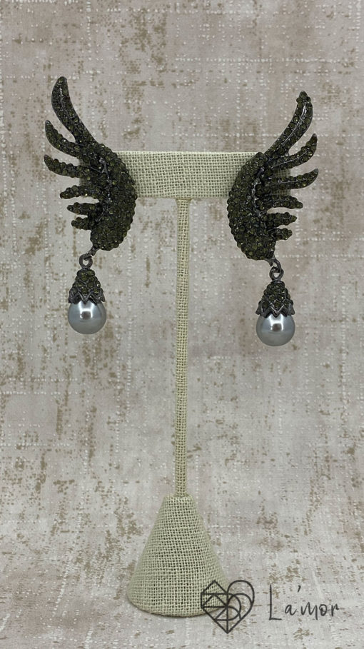 Aretes de alas y perlas